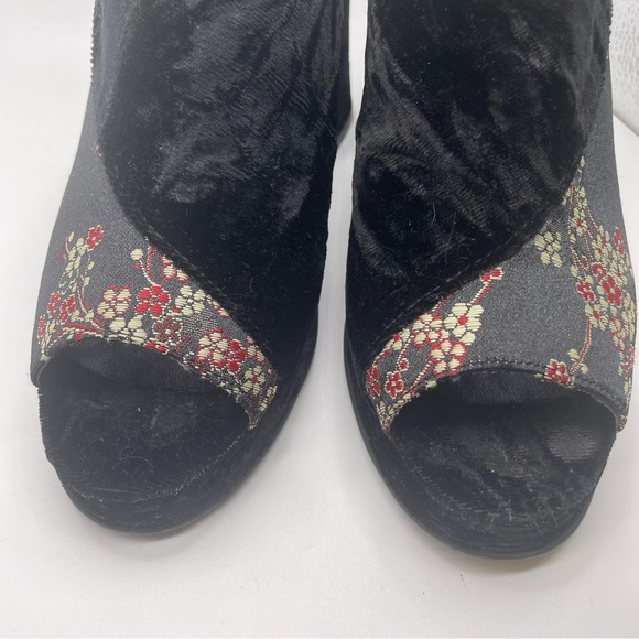 XOXO Velvet Platform Heels Black with Floral Pattern Women’s Size 7 - Picture 7 of 8